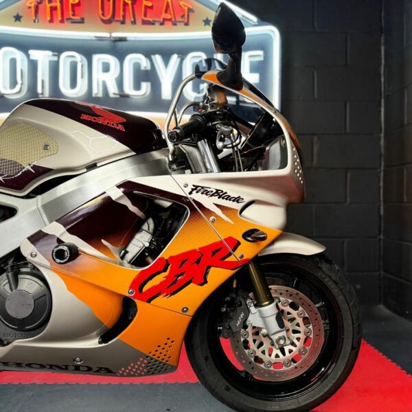 Honda CBR900RR-R Urban Tiger Fireblade - Image 4