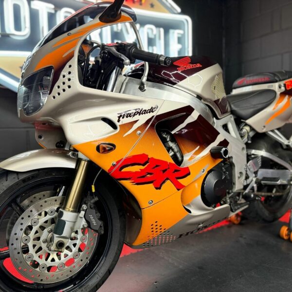 Honda CBR900RR-R Urban Tiger Fireblade - Image 6